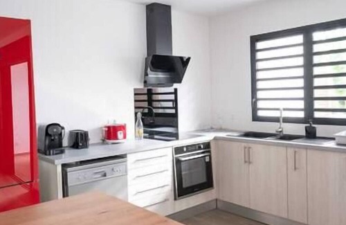 Manapany-les-Bains House | Villa Ti Sable Plage: Family-Friendly Getaway with Spa