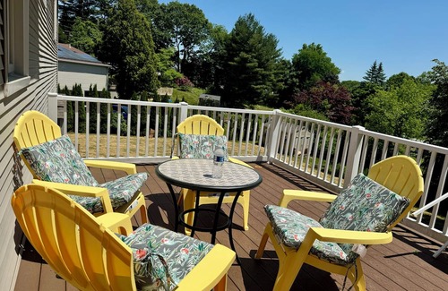 Cranston House | Tranquil 3-Floor Retreat with Spa Near Malls and Airport