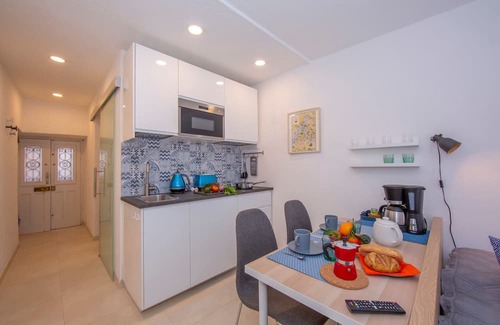 Colonno Apartment | Cozy Apartment for 2 Guests in Beautiful Colonno
