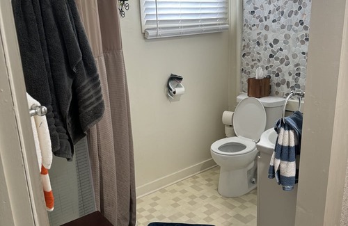 Monticello Cabin | Charming 1 Bedroom Cabin with Boat Slip & Breakfast Included