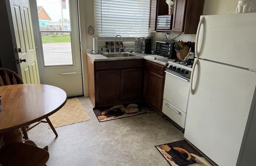 Monticello Cabin | Charming 1 Bedroom Cabin with Boat Slip & Breakfast Included