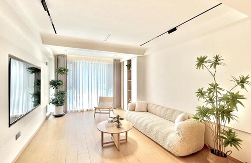 Yongding Apartment | Stylish 3-Bed Flat in City Center Near Tianmen Attractions