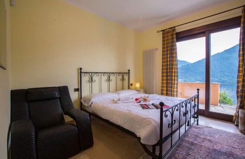 Cressogno House | Spacious Vacation Home for 16 Guests with Pool in Valsolda
