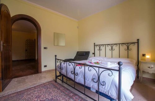 Cressogno House | Spacious Vacation Home for 16 Guests with Pool in Valsolda