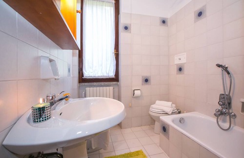 Sala Comacina Apartment | Cozy Apartment for 3 Guests Near Beautiful Sala Comacina