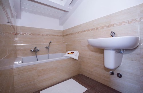 Naggio Apartment | Comfortable 90m² Apartment for Four Guests in Plesio