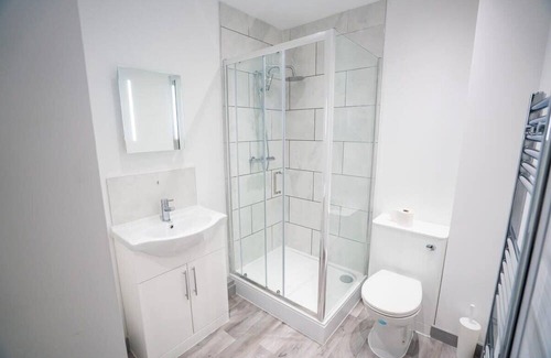 Brierley Hill Apartment | Bright and Modern 1 Bed Apartment in Redditch