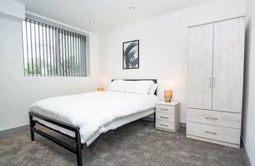 Brierley Hill Apartment | Bright and Modern 1 Bed Apartment in Redditch