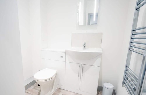 Brierley Hill Apartment | Bright and Modern 2 Bed Apartment in Redditch