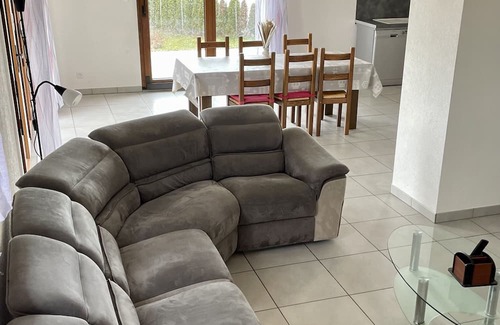 Les Pontets House | Relaxing Country Retreat with Hot Tub and Beautiful Garden