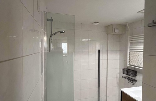 Kinnum Apartment | Inviting Apartment Near Baaiduinen with Spa & Hot Tub