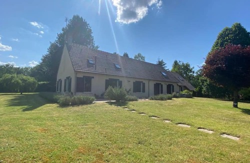 Crouy-sur-Cosson House | Experience La Faisanderie: 6 Rooms with Pool & Spa