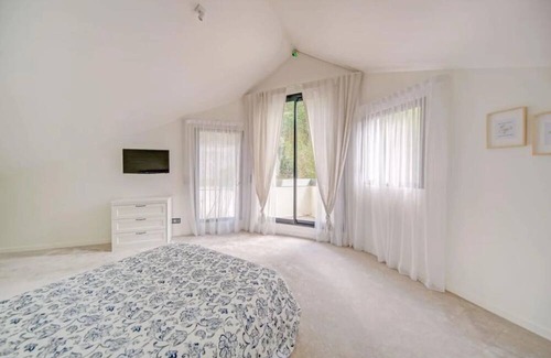 Saint-Nom-la-Breteche Villa | Tranquil Villa Escape Just 30 Minutes from Paris