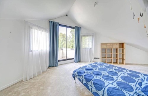 Saint-Nom-la-Breteche Villa | Tranquil Villa Escape Just 30 Minutes from Paris