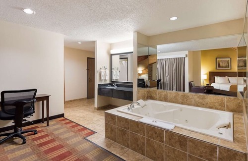Hebron House | Ideal Stop for I-70 Travelers: Indoor Pool & Hot Tub