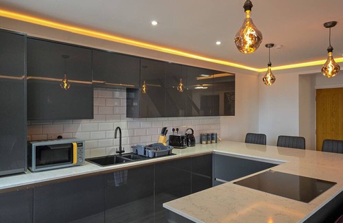 South Shore Apartment | Elegant 4 Bedroom Duplex Apartment with Family Amenities