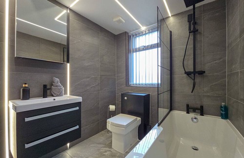 South Shore Apartment | Elegant 4 Bedroom Duplex Apartment with Family Amenities