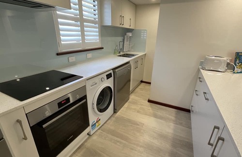 Abbey Apartment | Moana Roa Beach Stay