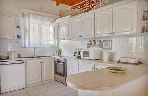 Kalamaki Apartment | Family-Friendly Heliotropio Hotel in Beautiful Zakynthos