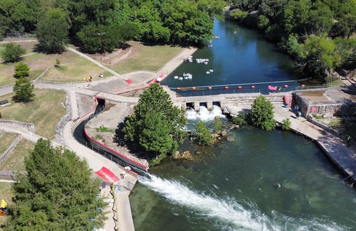 New Braunfels Condo | Riverside Retreat: Waterfront Condo on the Comal River
