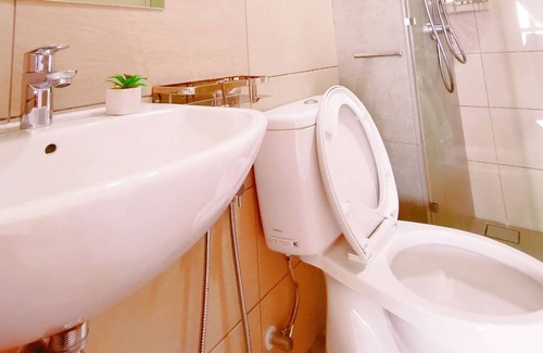 Medini Apartment | Family-Friendly Suite Near Legoland with Pool & Garden View