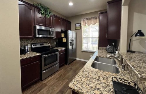 Windermere House | Windermere Two Bedroom Updated Townhouse Water View,Close to Disney, A+ Location
