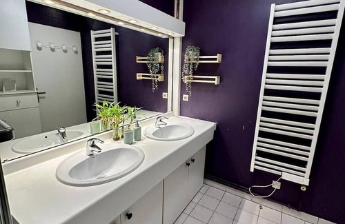 Les Aunettes Apartment | Charming Apartment with Garden Near Paris & Family Amenities