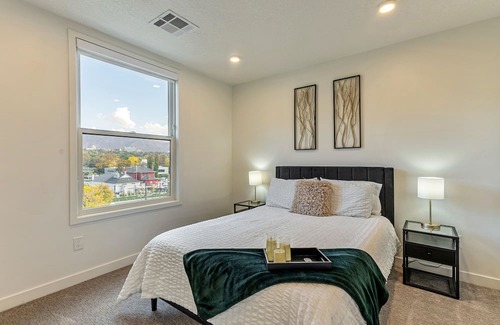 Lower Avenues Apartment | Top Floor Apartment with Scenic Views and Gym Access