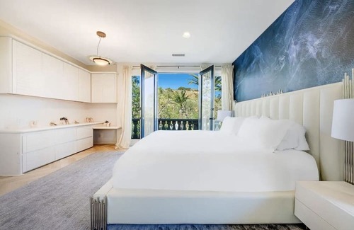 Malibu House | Spacious 7-bedroom house with WiFi, AC, fitness room in beautiful Malibu