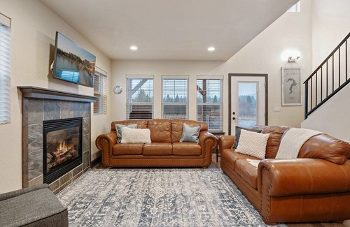 Dover Bay House | Family-Friendly Johnson House: Waterfront Bungalow Retreat