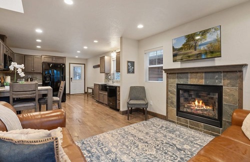 Dover Bay House | Family-Friendly Johnson House: Waterfront Bungalow Retreat