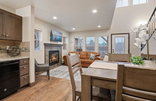Dover Bay House | Family-Friendly Johnson House: Waterfront Bungalow Retreat