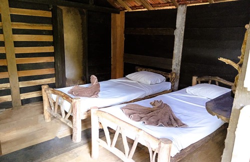 Habarana Cabin | Cozy Cabin 2 Twin Beds at Eagles Wing's Guest House