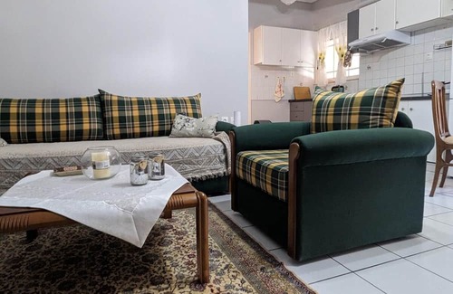 Molos-Agios Konstantinos Apartment | Child-Friendly Central Apartment in Agios Konstantinos