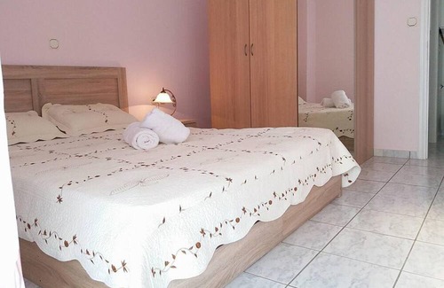 Molos-Agios Konstantinos Apartment | Family-Friendly Daphnus Apartment in Agios Konstantinos