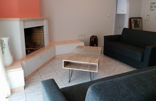 Molos-Agios Konstantinos Apartment | Family-Friendly Daphnus Apartment in Agios Konstantinos