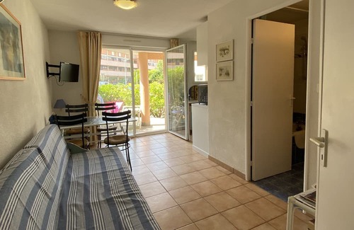 Valras-Plage Apartment | Family Haven at Souvenirs D'enfances 159, Perfect for Kids
