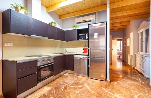 El Guinardo Apartment | Relaxing Eixample Oasis with Large Terrace & Free WiFi