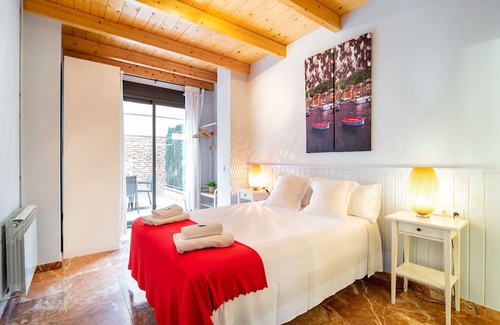 El Guinardo Apartment | Relaxing Eixample Oasis with Large Terrace & Free WiFi