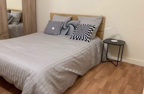 Faubourg de l'Arche Apartment | Cozy Apartment Near Paris: Ideal for Families