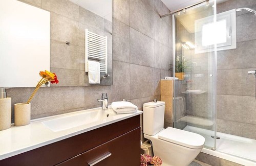 El Guinardo Apartment | Unforgettable Stay at Sagrada Familia with Terrace & WiFi