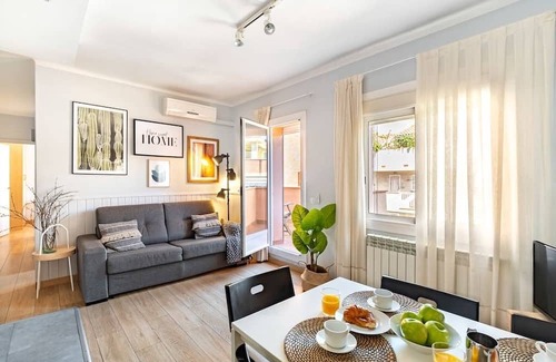 El Guinardo Apartment | Unforgettable Stay at Sagrada Familia with Terrace & WiFi