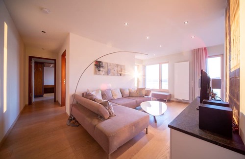 Pelham Apartment | Lake View Apartment "Atmos" with Garden & Free Wi-Fi