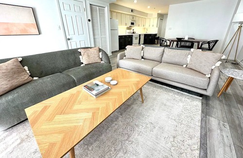 Union City Apartment | Modern 5BR Oasis: Family-Friendly Retreat Near NYC
