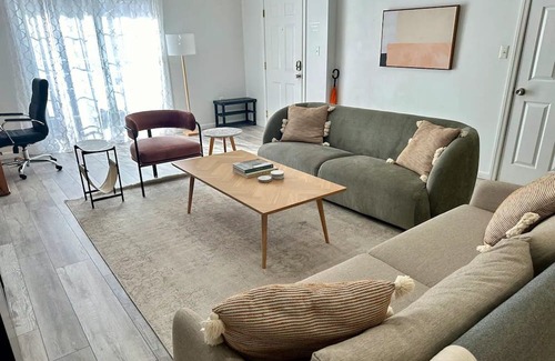 Union City Apartment | Modern 5BR Oasis: Family-Friendly Retreat Near NYC