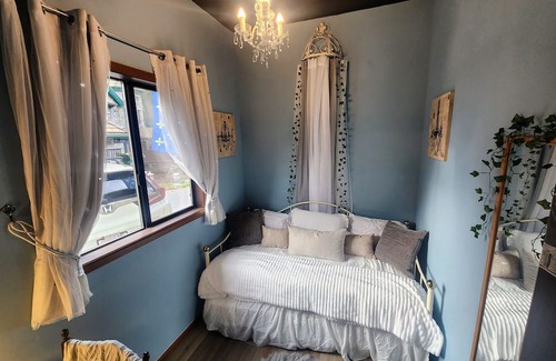 Monroe Cottage | Enchanting Fairytale Cottage at High Rock Castle