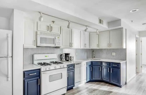 Union City Apartment | Modern 8 BR NYC Apartment: Perfect for Family Getaways