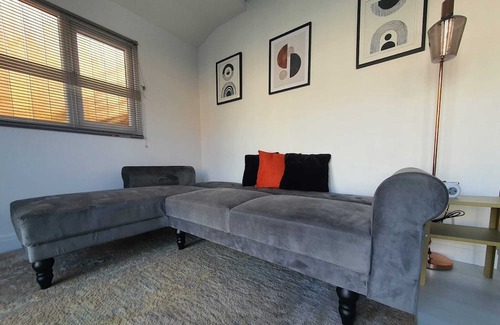 Grays Cabin | Cozy King Bed Cabin Retreat in Grays - Book Your Escape