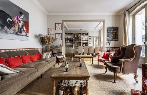 Passy Apartment | Elegant Trocadero Apartment - Family-Friendly Retreat