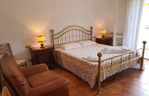 Maglietola Apartment | Cozy Monzone Apartment with 2 Bedrooms and Pet-Friendly Perks